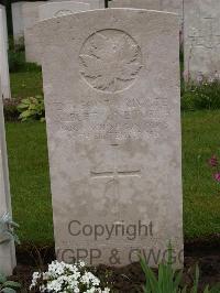Etaples Military Cemetery - Neiforth, Albert Martin
